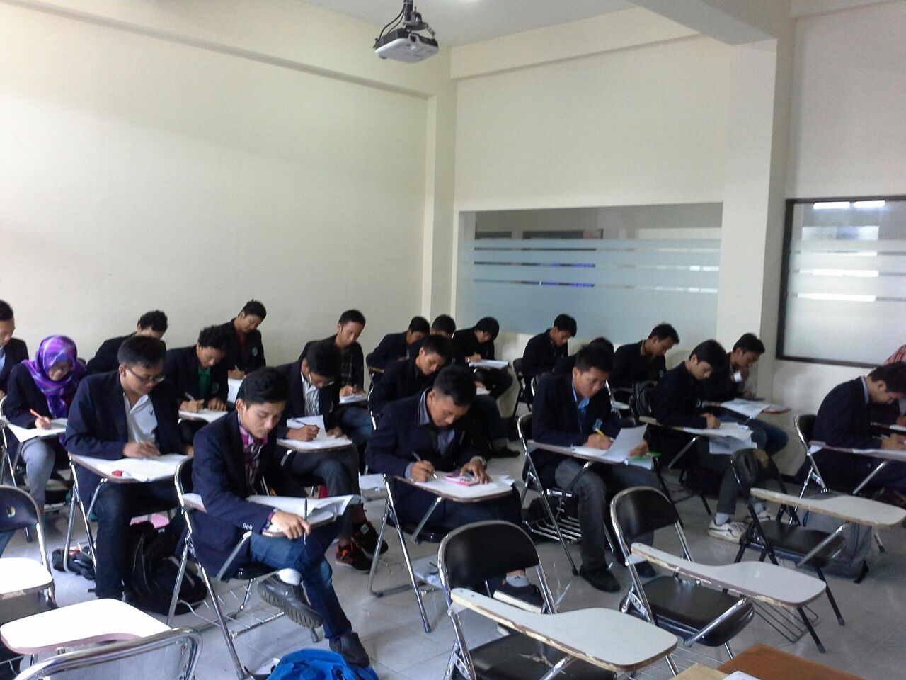 PELAKSANAAN UAS SEMSTER GENAP 2015/2016 DEPARTEMEN TEKNIK MESIN