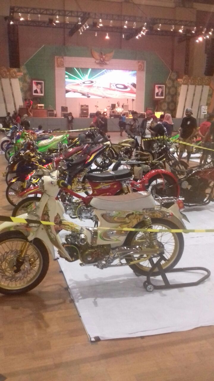 KONTES MOTOR DAN MOBIL HMJ ROTARY DEPARTEMEN TEKNIK MESIN