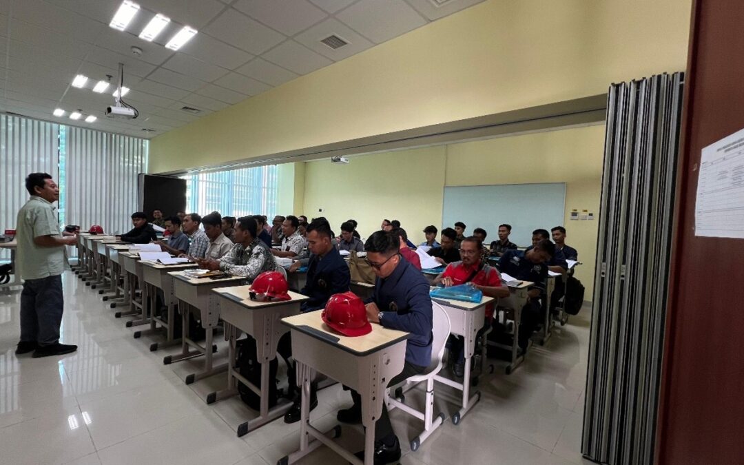 Transformasi Pendidikan Otomotif: Universitas Negeri Malang Hadirkan Teknologi Mobil Listrik kepada Guru SMK