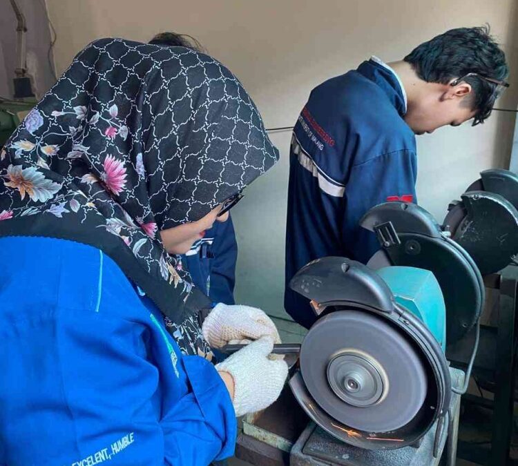Inovasi Pembelajaran Pemesinan Dasar di Universitas Negeri Malang: Partisipasi Publik Mendukung Kesehatan dan Kemitraan Global