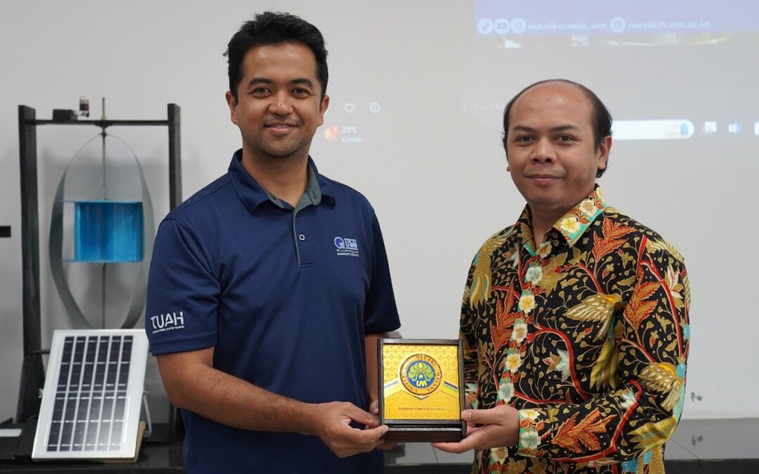 Kuliah Tamu oleh Dr. Mohd Nur Azmi bin Nordin dari UTeM di Universitas Negeri Malang: Material Reliability on Composite Materials