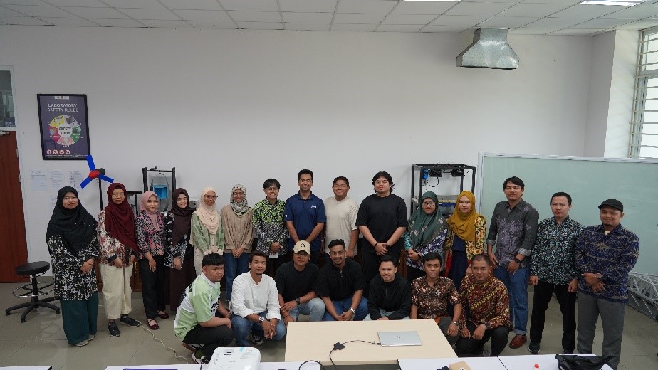 Kolaborasi (non-degree) UM-UTeM: Mahasiswa Malaysia Belajar Laboratory Safety Rules, bersama Program Studi Pendidikan Teknik Mesin