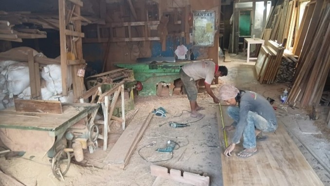 Mahasiswa Teknik Industri UM Kembangkan Desain Kabinet Modular Inovatif Bersama UMKM Mebel Malang