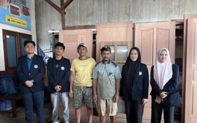 Mahasiswa S1 Teknik Industri FT UM Dorong Inovasi Desain Pintu Kayu Berbasis Ergonomi dan Efisiensi Manufaktur pada UMKM UD. RAF’FI